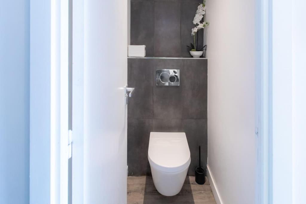 #40 Bright Sea View Suite For 6 2Mins Walk Port & Sea Villefranche-sur-Mer Buitenkant foto
